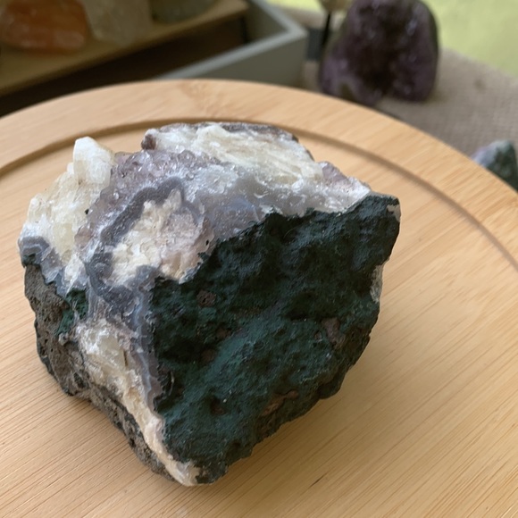 Brazilian Amethyst and calcite crystal - Picture 6 of 11